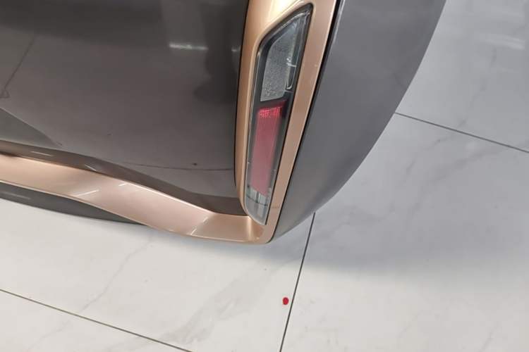 Used ORA White Cat 2022 Xiaoyue Mao Edition 360 km Luxury Model Lithium NMC Right Rear Taillight