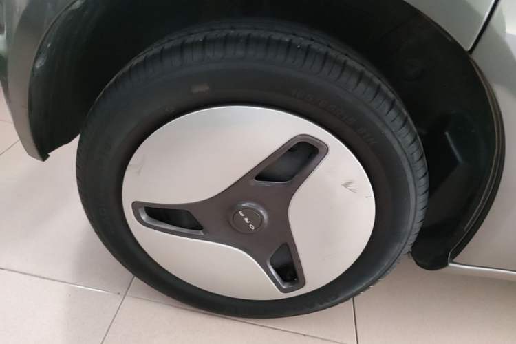 Used ORA White Cat 2022 Upgraded Model 305km Comfort Version Lithium-Ion Battery Right Rear Wheel Hub