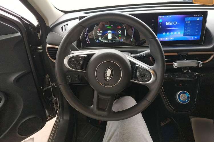 Used ORA White Cat 2022 Xiaoyue Mao Edition 401 km Flagship Model Lithium Ternary Steering Wheel