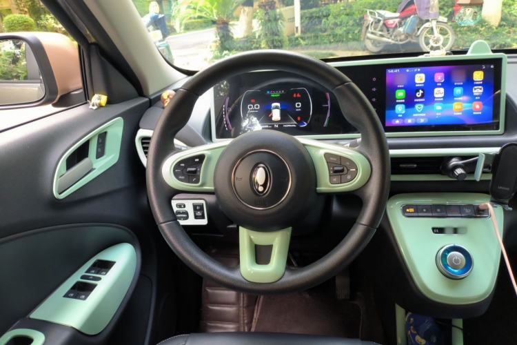 Used ORA White Cat 2022 Xiaoyue Mao Edition 360 km Luxury Model Lithium NMC Steering Wheel