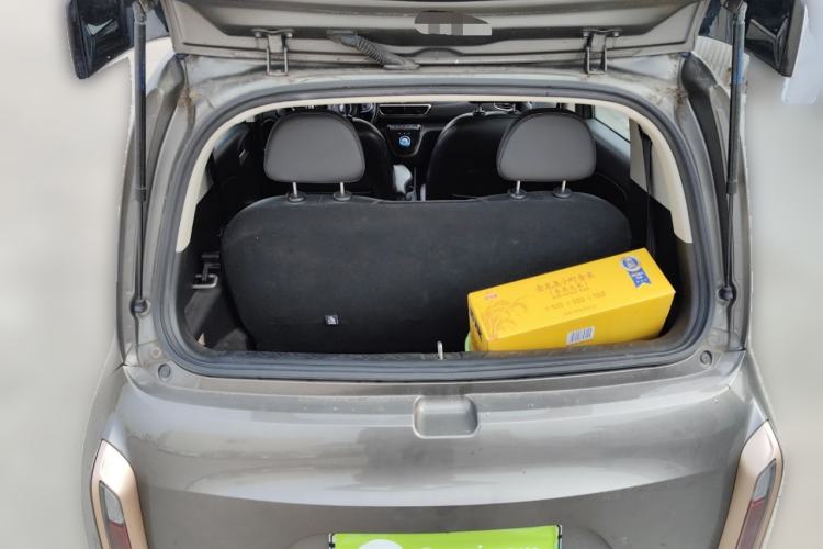 Used ORA White Cat 2022 Xiaoyue Mao Edition 360 km Luxury Model Lithium NMC Trunk
