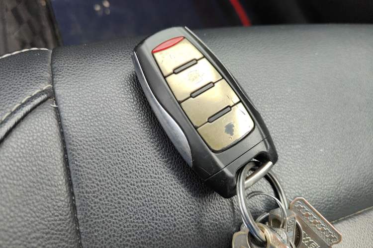 Used ORA White Cat 2022 Xiaoyue Mao Edition 360 km Luxury Model Lithium NMC Vehicle Key
