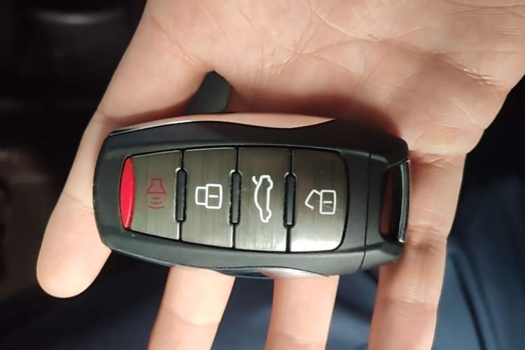 Used ORA White Cat 2022 Xiaoyue Mao Edition 360 km Luxury Model Lithium NMC Vehicle Key