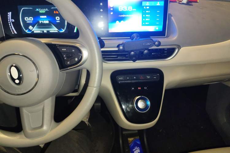 Used ORA White Cat 2022 Xiaoyue Mao Edition 360 km Luxury Model Lithium NMC Audio And AC Panel