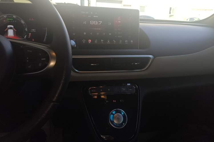 Used ORA White Cat 2022 Xiaoyue Mao Edition 360 km Luxury Model Lithium NMC Audio And AC Panel
