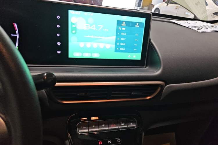 Used ORA White Cat 2022 Xiaoyue Mao Edition 360 km Luxury Model Lithium NMC Audio And AC Panel