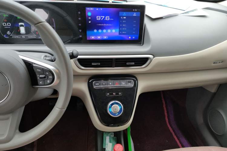 Used ORA White Cat 2022 Upgraded Model 305km Range Luxury Version Lithium-Ion Battery Audio And AC Panel