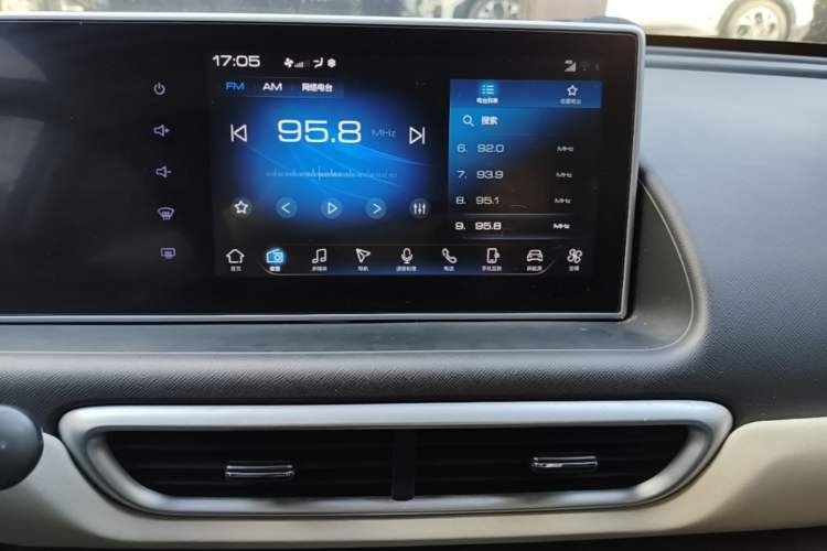 Used ORA White Cat 2022 Upgraded Model 305km Range Luxury Version Lithium-Ion Battery Audio And AC Panel