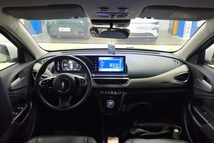 Used ORA White Cat 2022 Xiaoyue Mao Edition 401 km Flagship Model Lithium Ternary Center Console