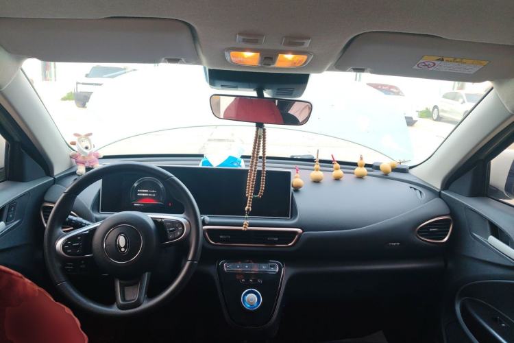 Used ORA White Cat 2022 Xiaoyue Mao Edition 401 km Flagship Model Lithium Ternary Center Console