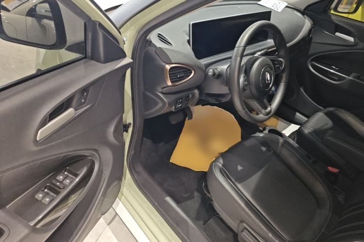 Used ORA White Cat 2022 Xiaoyue Mao Edition 360 km Luxury Model Lithium NMC Driver Seat
