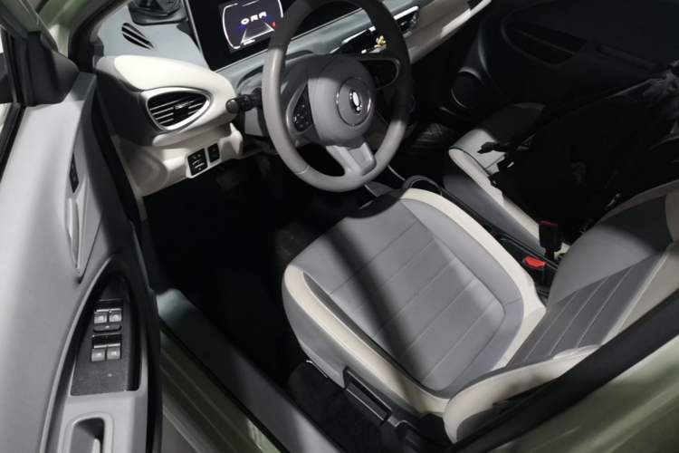 Used ORA White Cat 2022 Xiaoyue Mao Edition 360 km Luxury Model Lithium NMC Driver Seat