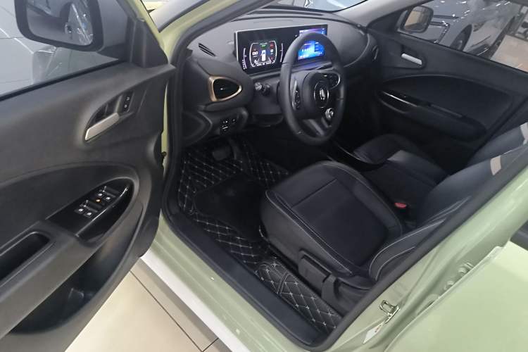 Used ORA White Cat 2022 Xiao Yean Cat Edition 360km Deluxe Model Ternary Lithium Driver Seat