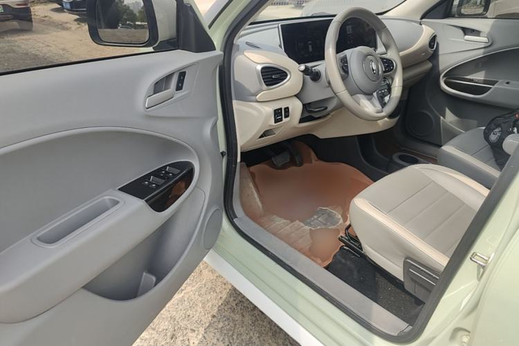Used ORA White Cat 2022 Xiaoyue Mao Edition 360 km Luxury Model Lithium NMC Driver Seat
