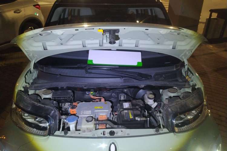 Used ORA White Cat 2022 Xiaoyue Mao Edition 360 km Luxury Model Lithium NMC Engine Bay