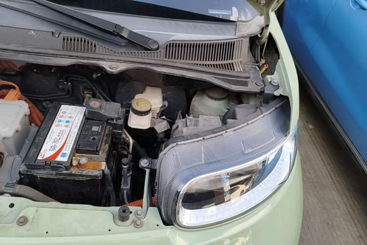 Used ORA White Cat 2022 Upgraded Model 305km Range Luxury Version Lithium-Ion Battery Engine Bay Left