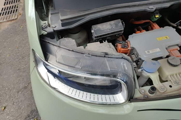 Used ORA White Cat 2022 Upgraded Model 305km Range Luxury Version Lithium-Ion Battery Engine Bay Right