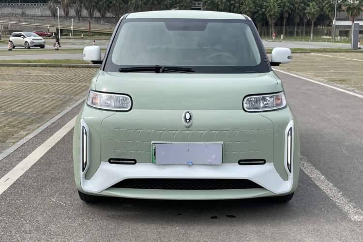Used ORA White Cat 2022 Xiaoyue Mao Edition 360 km Luxury Model Lithium NMC Exterior 2