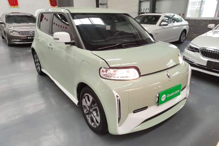 Used ORA White Cat 2022 Xiaoyue Mao Edition 360 km Luxury Model Lithium NMC Front Right 45 Deg