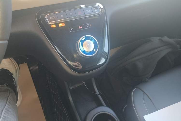 Used ORA White Cat 2022 Xiaoyue Mao Edition 360 km Luxury Model Lithium NMC Gear Lever