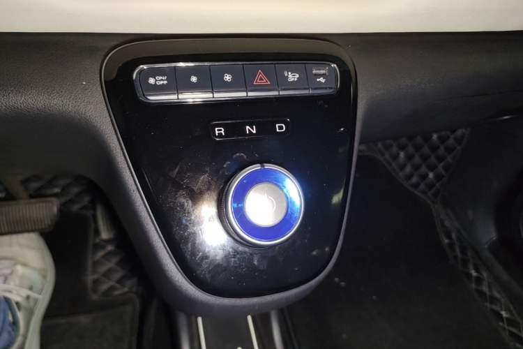 Used ORA White Cat 2022 Xiaoyue Mao Edition 360 km Luxury Model Lithium NMC Gear Lever