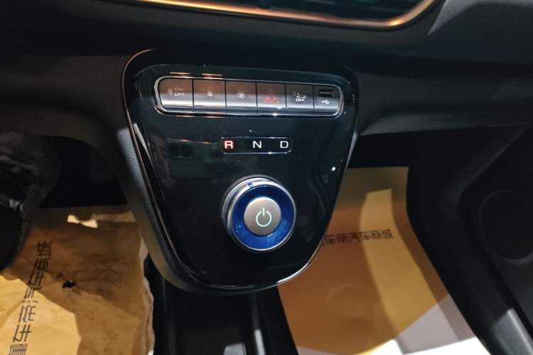 Used ORA White Cat 2022 Xiaoyue Mao Edition 360 km Luxury Model Lithium NMC Gear Lever