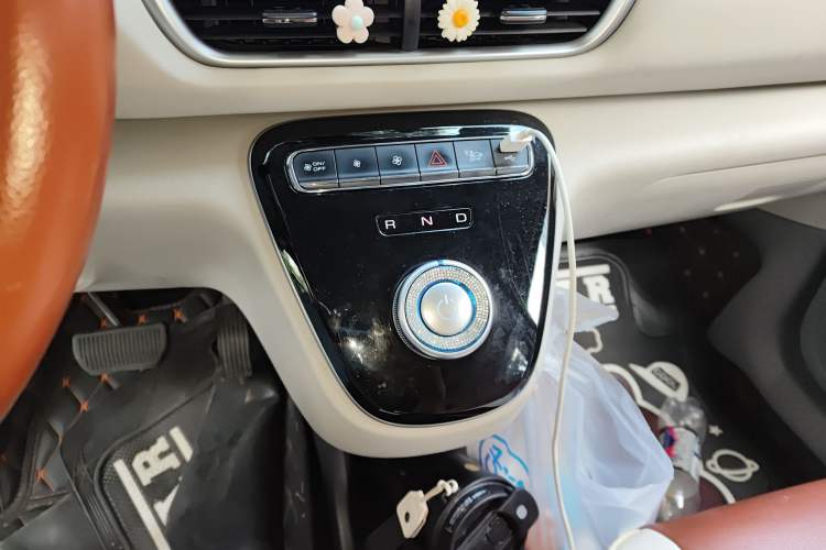 Used ORA White Cat 2022 Upgraded Model 305km Range Luxury Version Lithium-Ion Battery Gear Lever