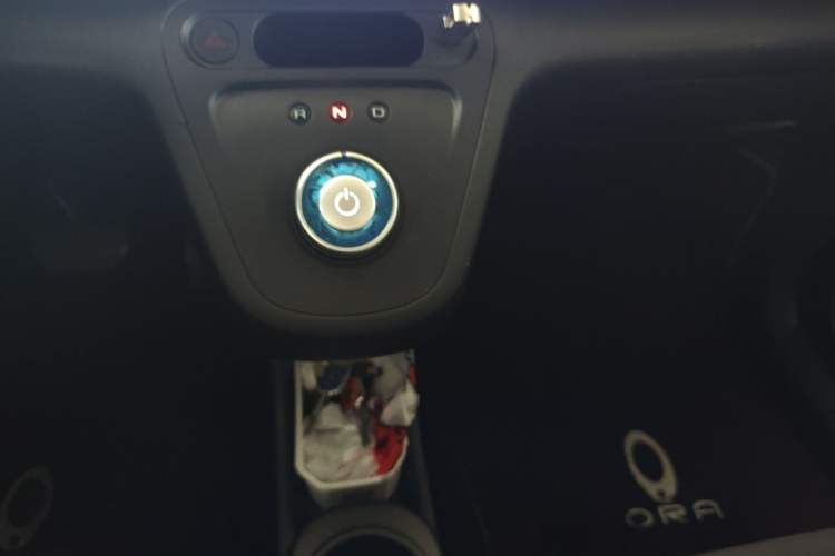 Used ORA White Cat 2022 Upgraded Model 305km Range Luxury Version Lithium-Ion Battery Gear Lever