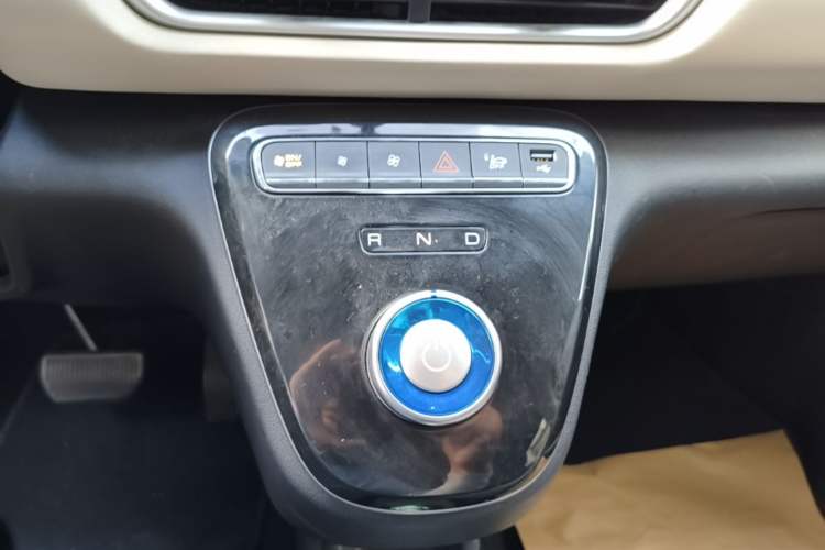 Used ORA White Cat 2022 Upgraded Model 305km Range Luxury Version Lithium-Ion Battery Gear Lever
