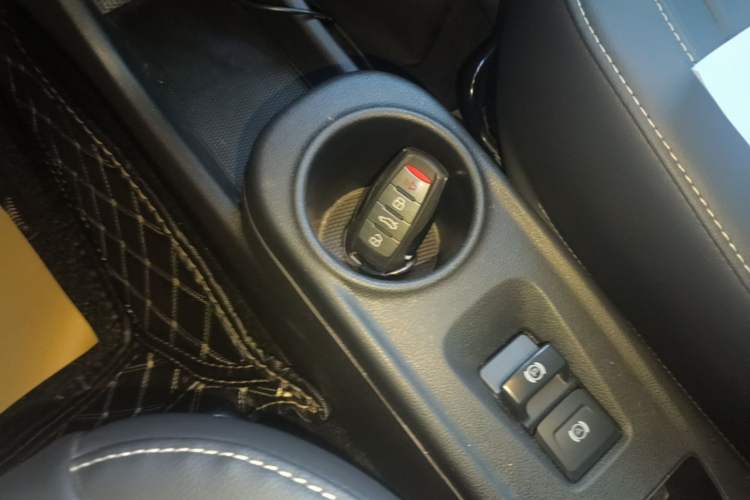 Used ORA White Cat 2022 Xiaoyue Mao Edition 360 km Luxury Model Lithium NMC Interior 1