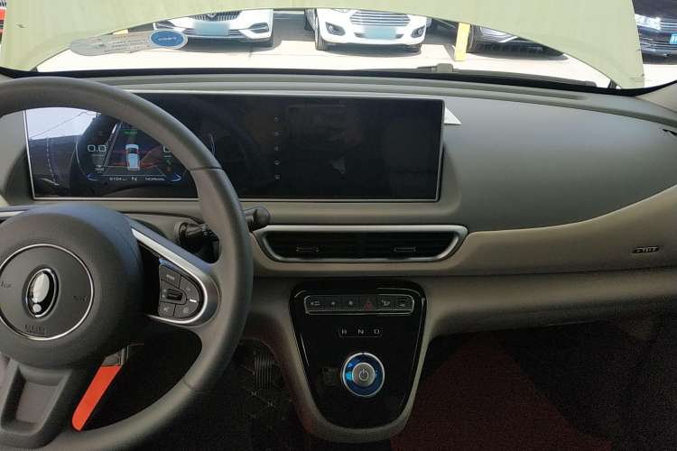 Used ORA White Cat 2022 Xiaoyue Mao Edition 401 km Flagship Model Lithium Ternary Interior 2
