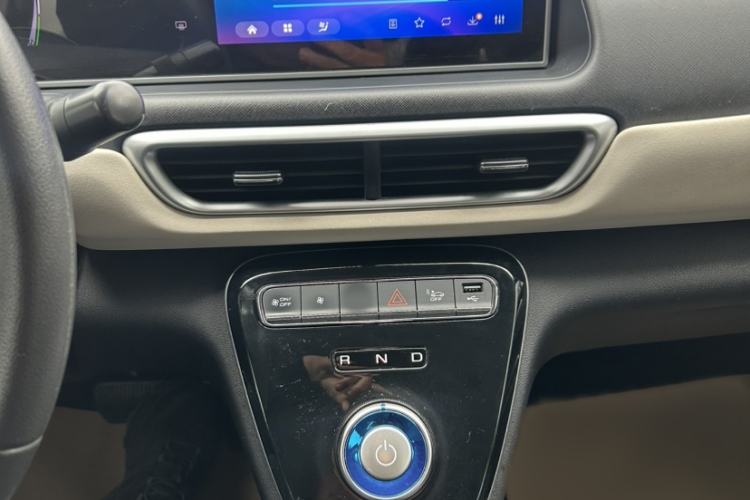 Used ORA White Cat 2022 Xiaoyue Mao Edition 360 km Luxury Model Lithium NMC Interior 3
