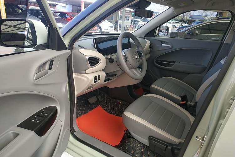 Used ORA White Cat 2022 Xiaoyue Mao Edition 401 km Flagship Model Lithium Ternary Interior 3