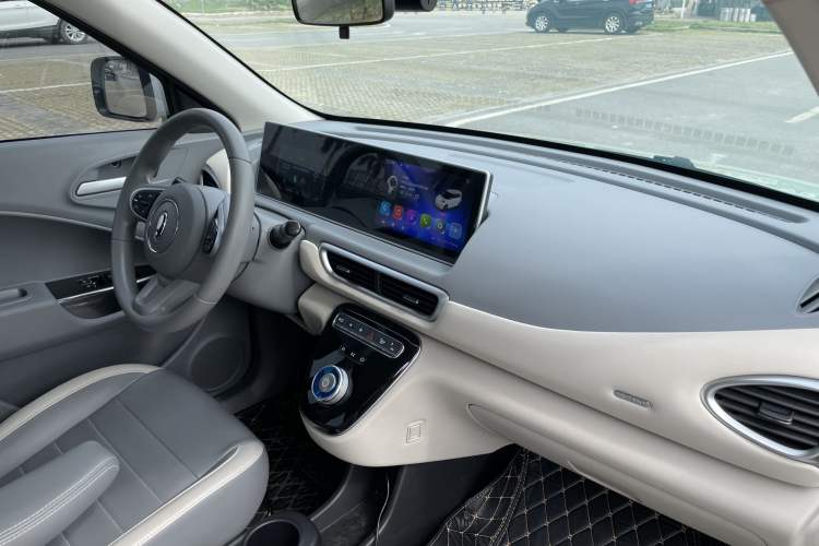 Used ORA White Cat 2022 Xiaoyue Mao Edition 360 km Luxury Model Lithium NMC Interior 5