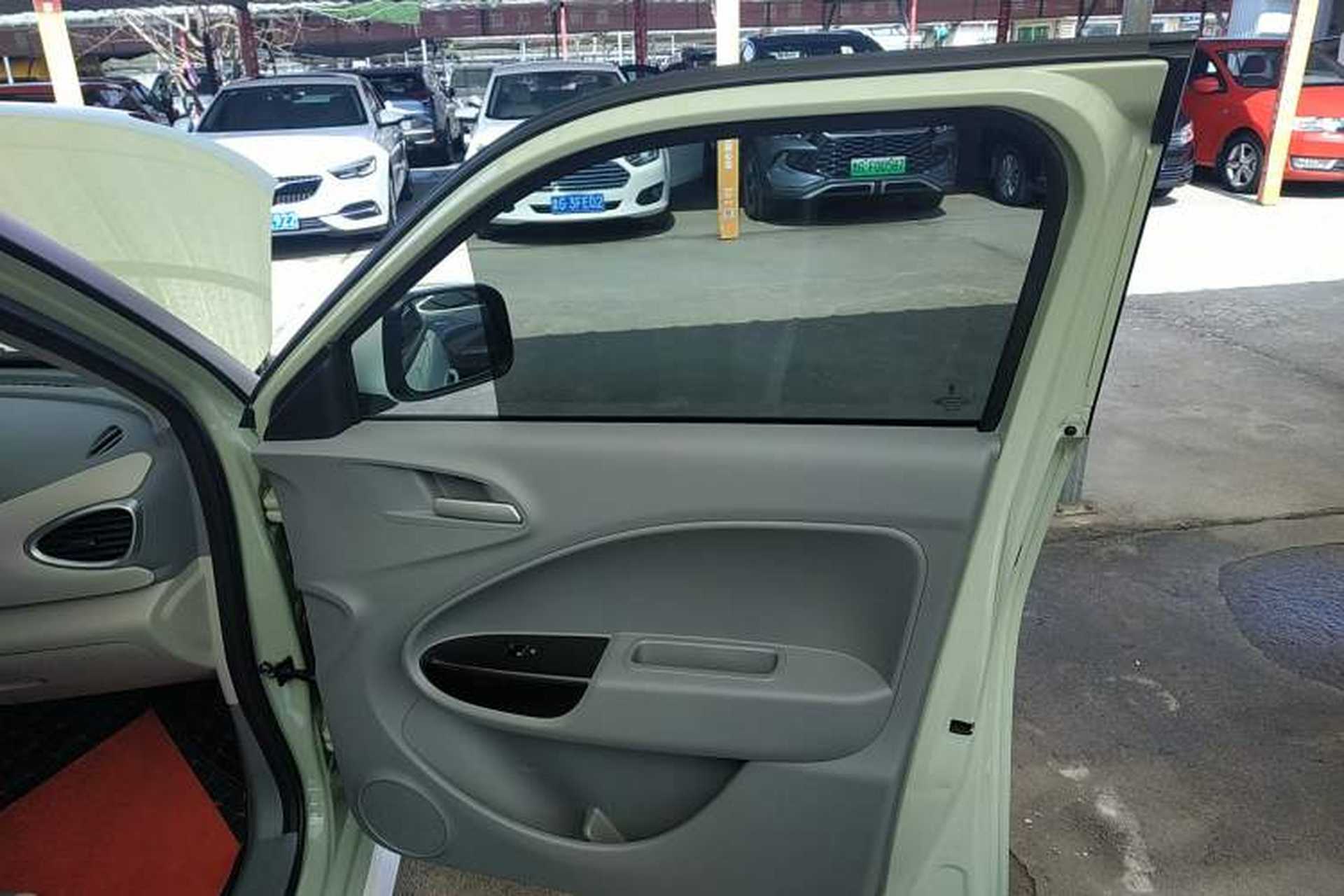 Used ORA White Cat 2022 Xiaoyue Mao Edition 401 km Flagship Model Lithium Ternary Interior 5