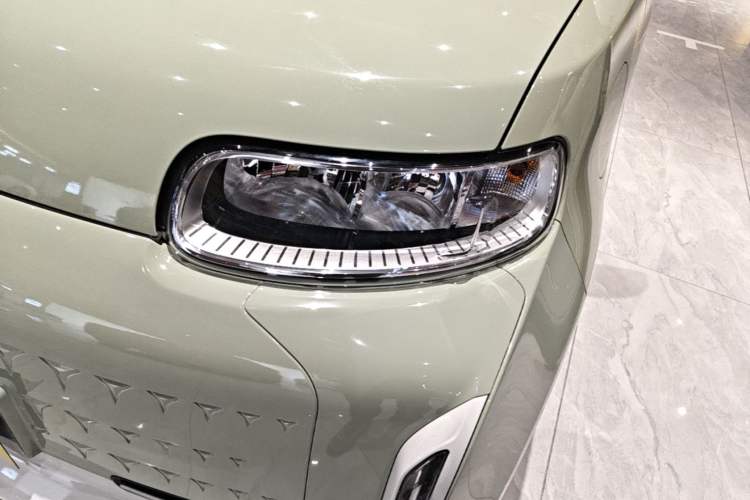 Used ORA White Cat 2022 Xiaoyue Mao Edition 360 km Luxury Model Lithium NMC Left Front Headlight