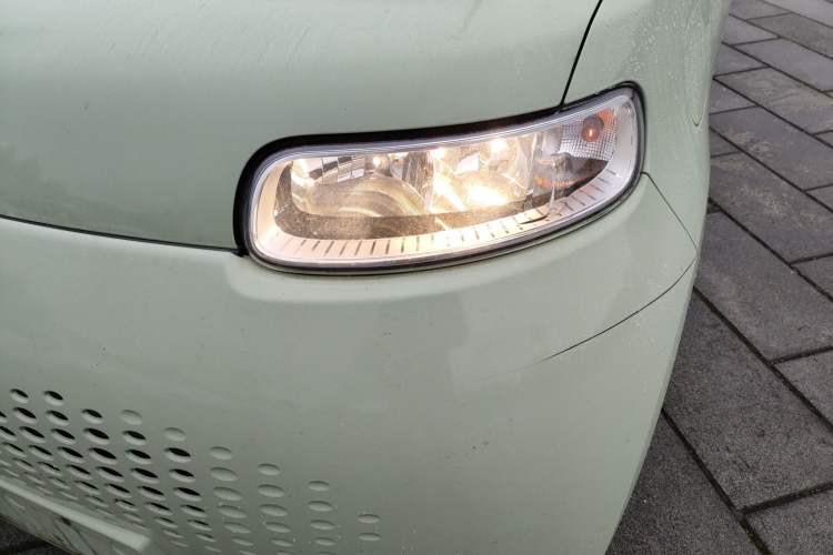 Used ORA White Cat 2022 Upgraded Model 305km Range Luxury Version Lithium-Ion Battery Left Front Headlight