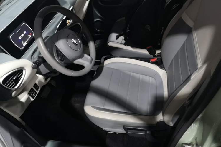 Used ORA White Cat 2022 Xiaoyue Mao Edition 360 km Luxury Model Lithium NMC Left Front Seat