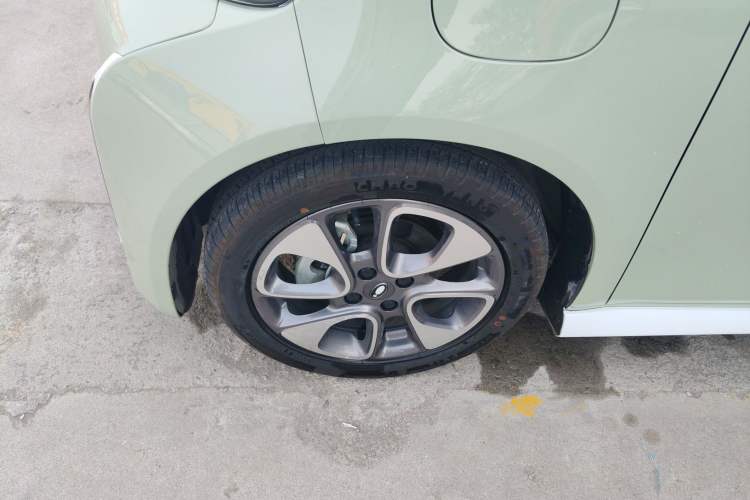 Used ORA White Cat 2022 Xiaoyue Mao Edition 401 km Flagship Model Lithium Ternary Left Front Wheel Hub