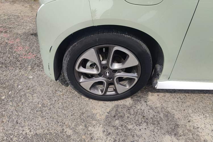 Used ORA White Cat 2022 Xiaoyue Mao Edition 360 km Luxury Model Lithium NMC Left Front Wheel Hub