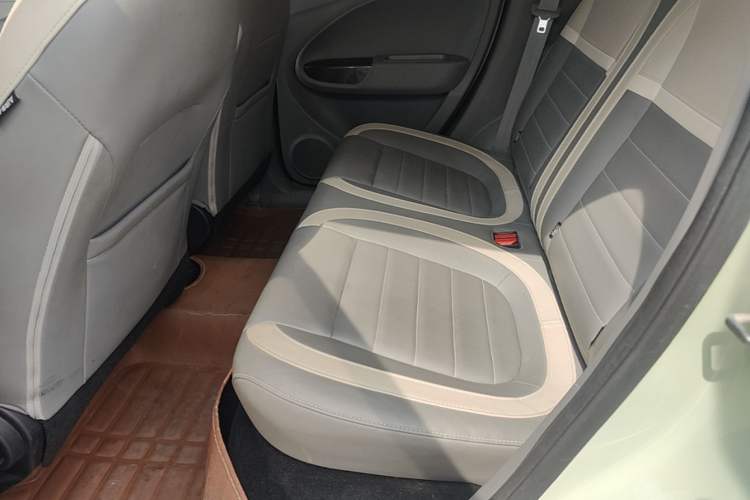 Used ORA White Cat 2022 Xiaoyue Mao Edition 360 km Luxury Model Lithium NMC Left Rear Seat