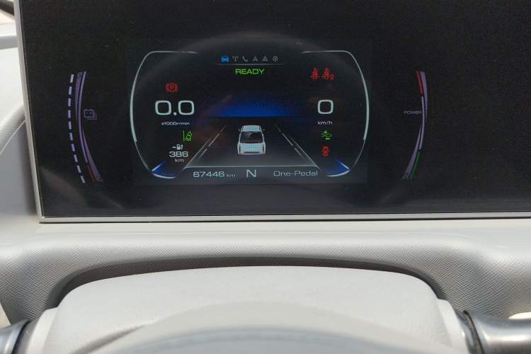 Used ORA White Cat 2022 Xiaoyue Mao Edition 401 km Flagship Model Lithium Ternary Odometer Close Up