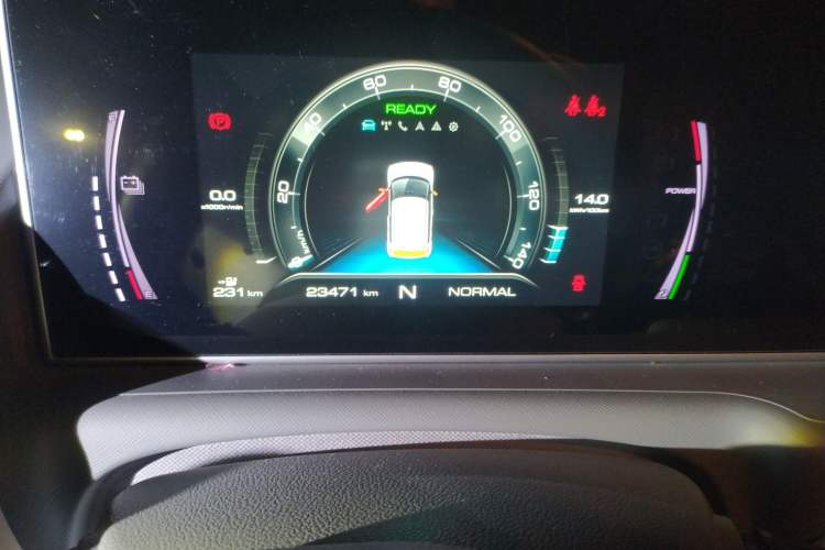 Used ORA White Cat 2022 Xiaoyue Mao Edition 360 km Luxury Model Lithium NMC Odometer Close Up