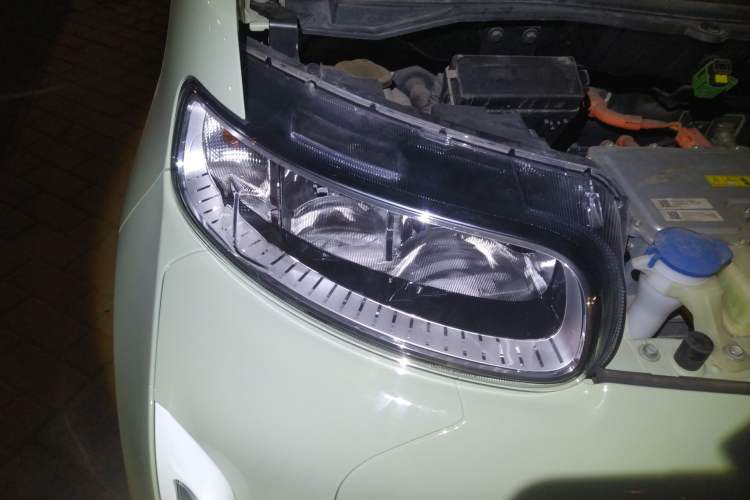 Used ORA White Cat 2022 Xiaoyue Mao Edition 360 km Luxury Model Lithium NMC Right Front Headlight