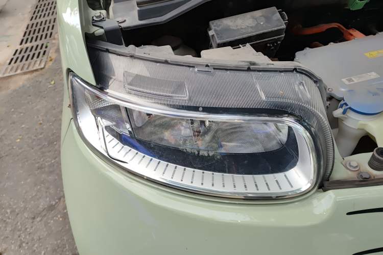 Used ORA White Cat 2022 Upgraded Model 305km Range Luxury Version Lithium-Ion Battery Right Front Headlight