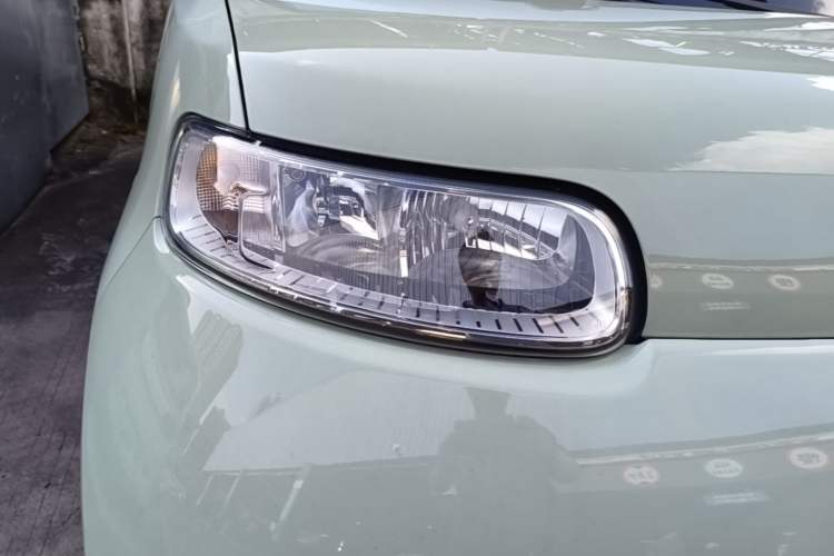 Used ORA White Cat 2022 Upgraded Model 305km Range Luxury Version Lithium-Ion Battery Right Front Headlight