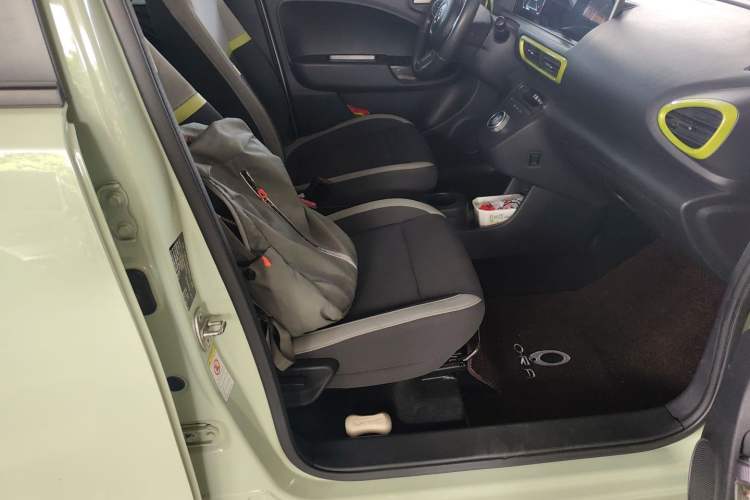 Used ORA White Cat 2022 Upgraded Model 305km Range Luxury Version Lithium-Ion Battery Right Front Seat