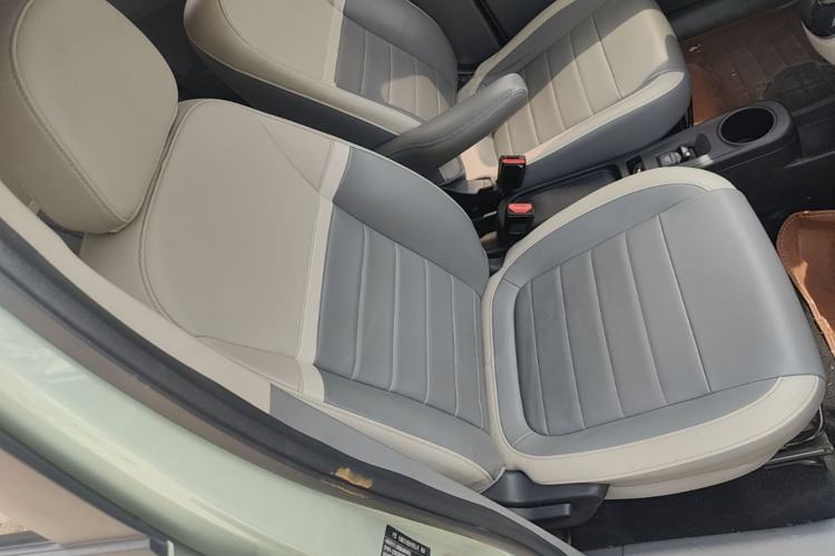 Used ORA White Cat 2022 Xiaoyue Mao Edition 360 km Luxury Model Lithium NMC Right Front Seat