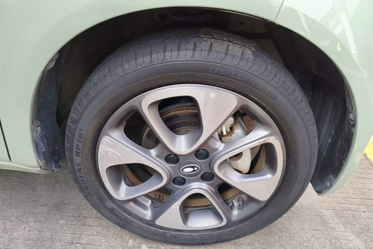 Used ORA White Cat 2022 Upgraded Model 305km Range Luxury Version Lithium-Ion Battery Right Front Wheel Hub