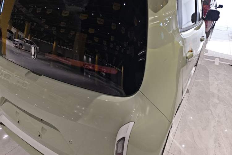 Used ORA White Cat 2022 Xiaoyue Mao Edition 360 km Luxury Model Lithium NMC Right Rear Taillight